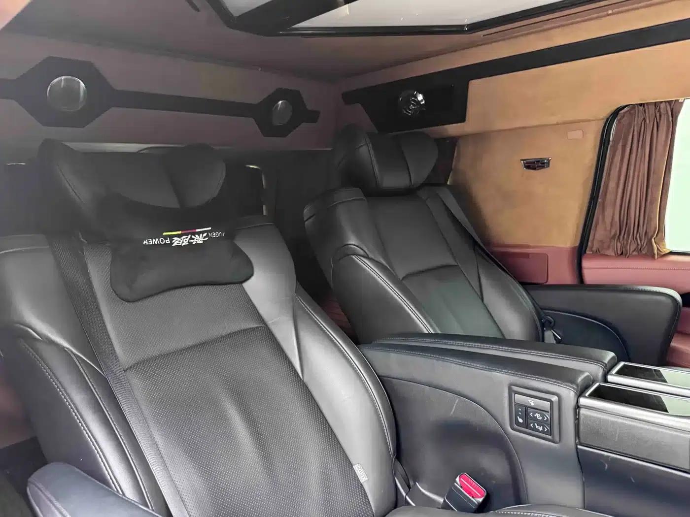 2017 Cadillac Escalade 6.2L US Spec — миниатюра 28