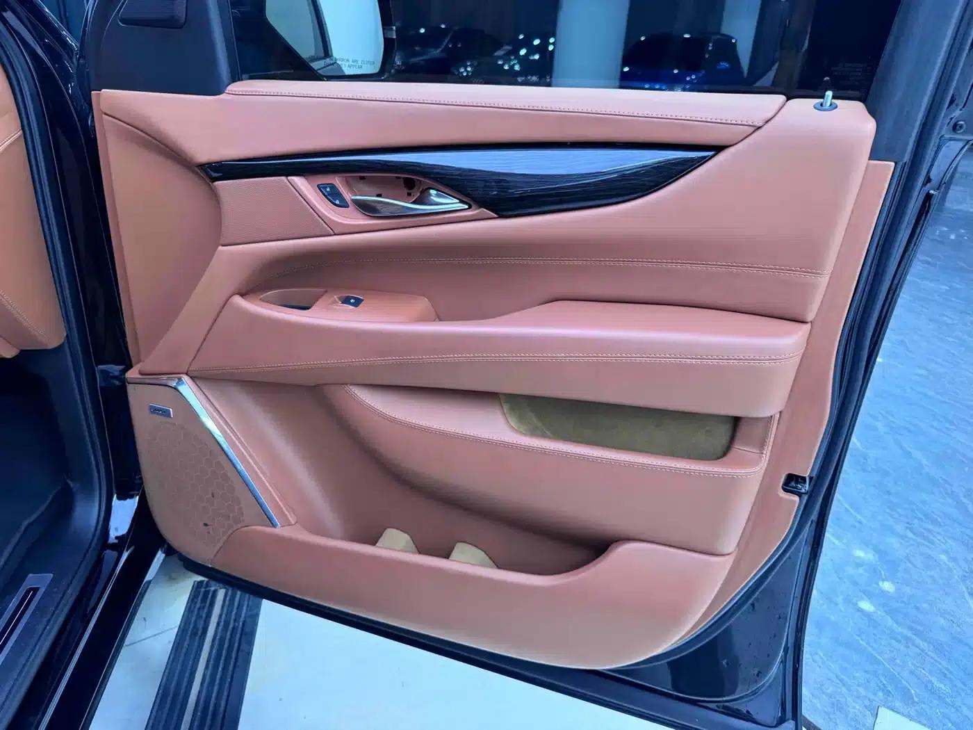 2017 Cadillac Escalade 6.2L US Spec — миниатюра 29