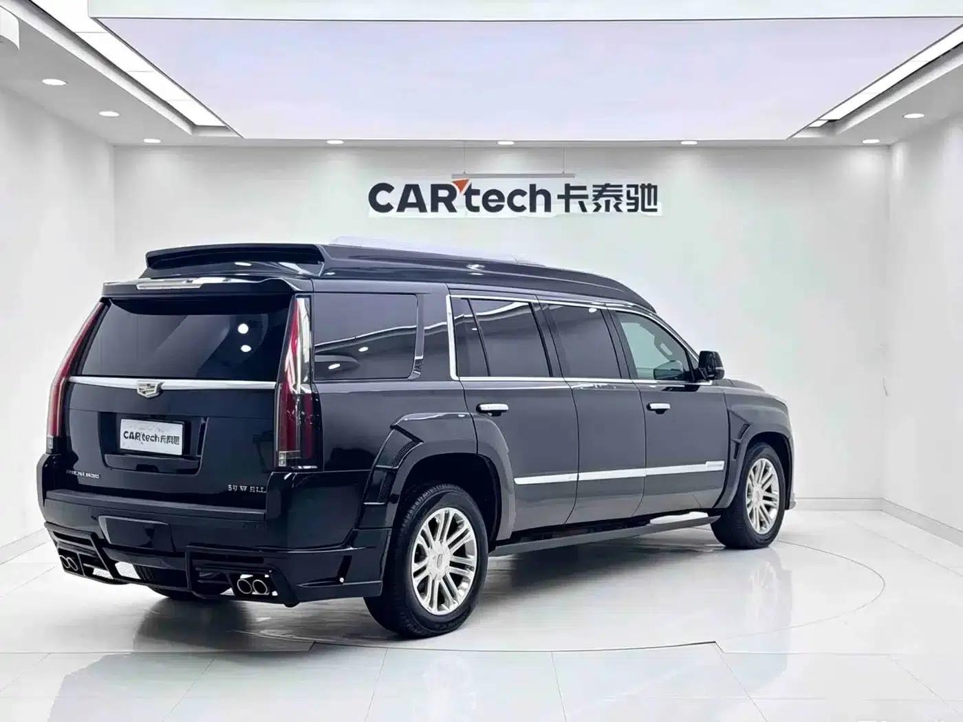 2017 Cadillac Escalade 6.2L US Spec — миниатюра 4