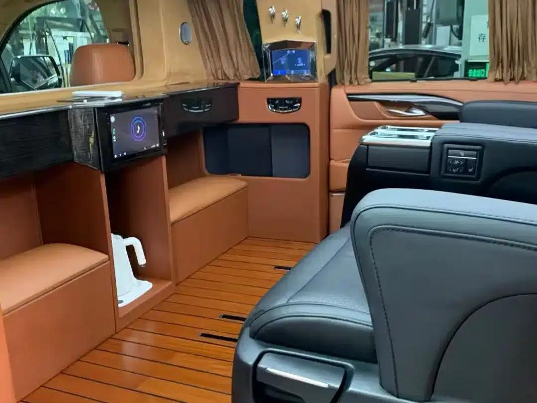 2017 Cadillac Escalade 6.2L US Spec — миниатюра 37