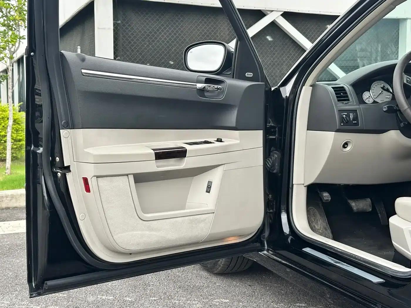 Chrysler 300C 2007 2.7L Business Edition — миниатюра 9