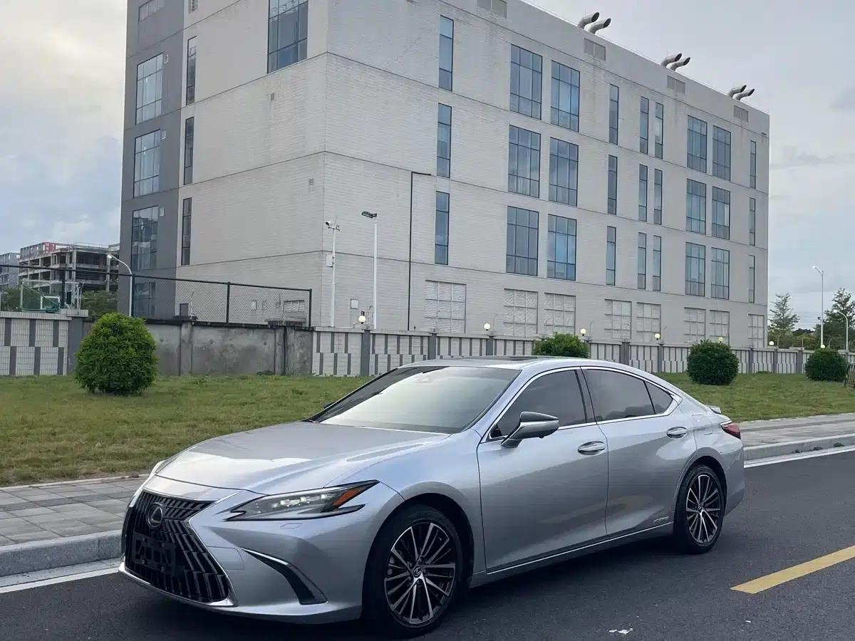 Lexus ES 2021 300h Premium Edition — миниатюра 1