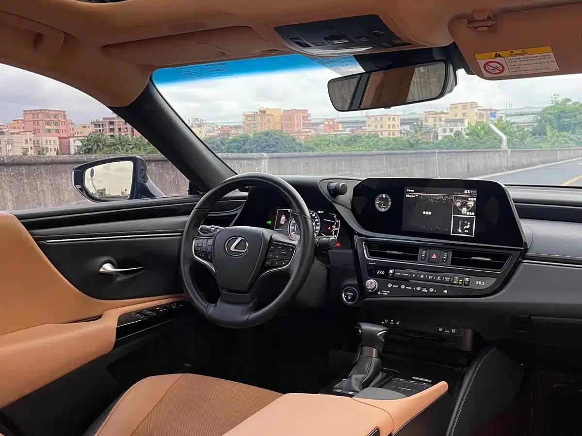 Lexus ES 2021 300h Premium Edition — миниатюра 2