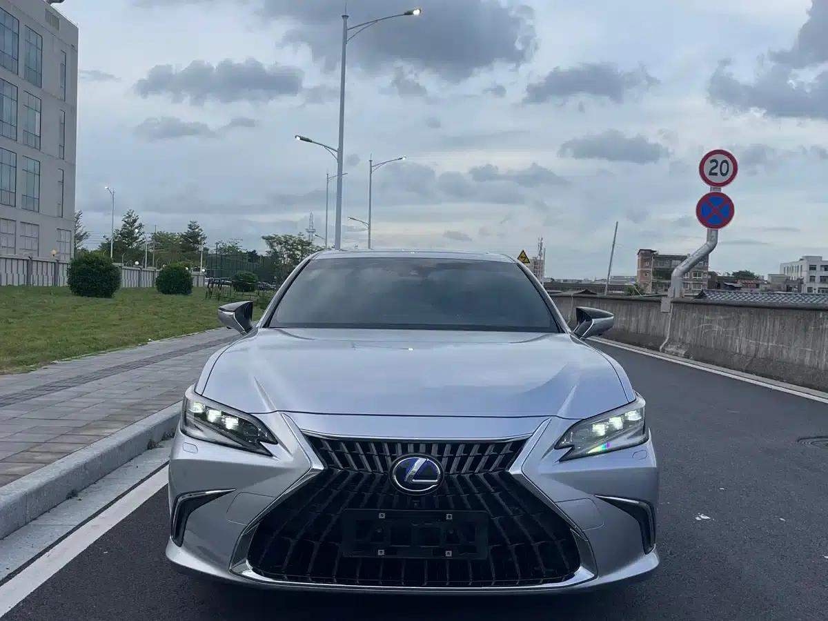 Lexus ES 2021 300h Premium Edition — миниатюра 3