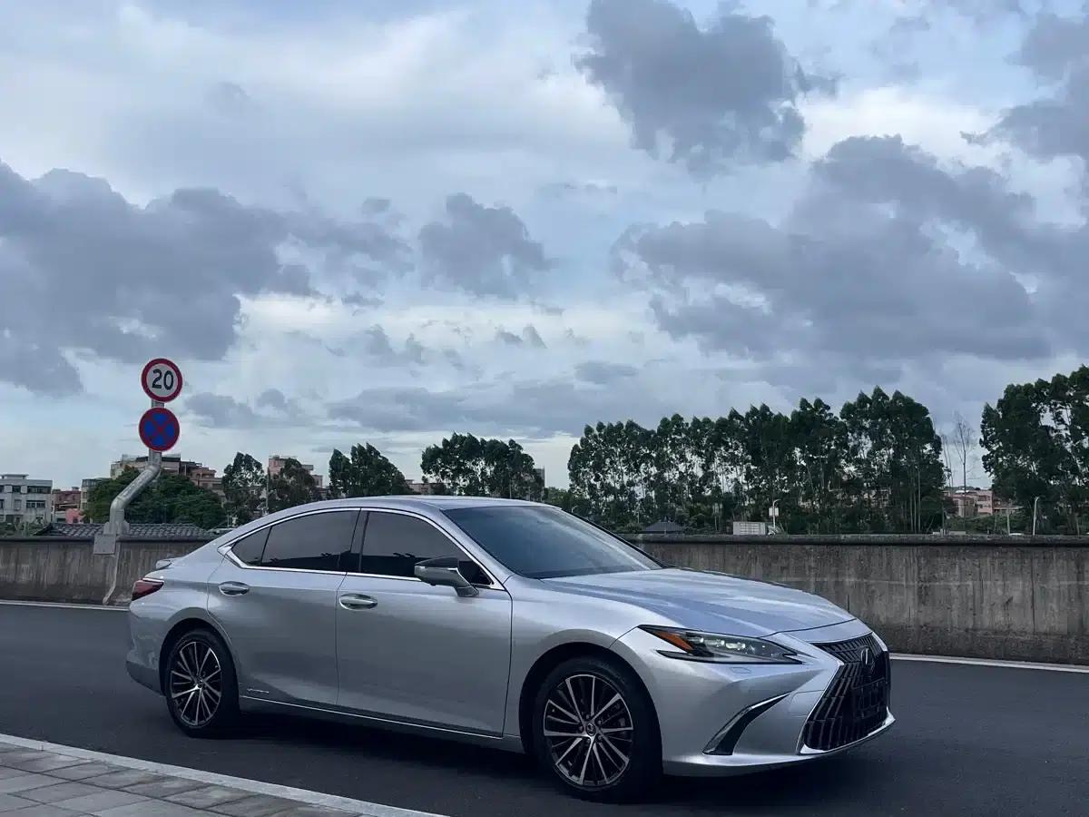 Lexus ES 2021 300h Premium Edition — миниатюра 4