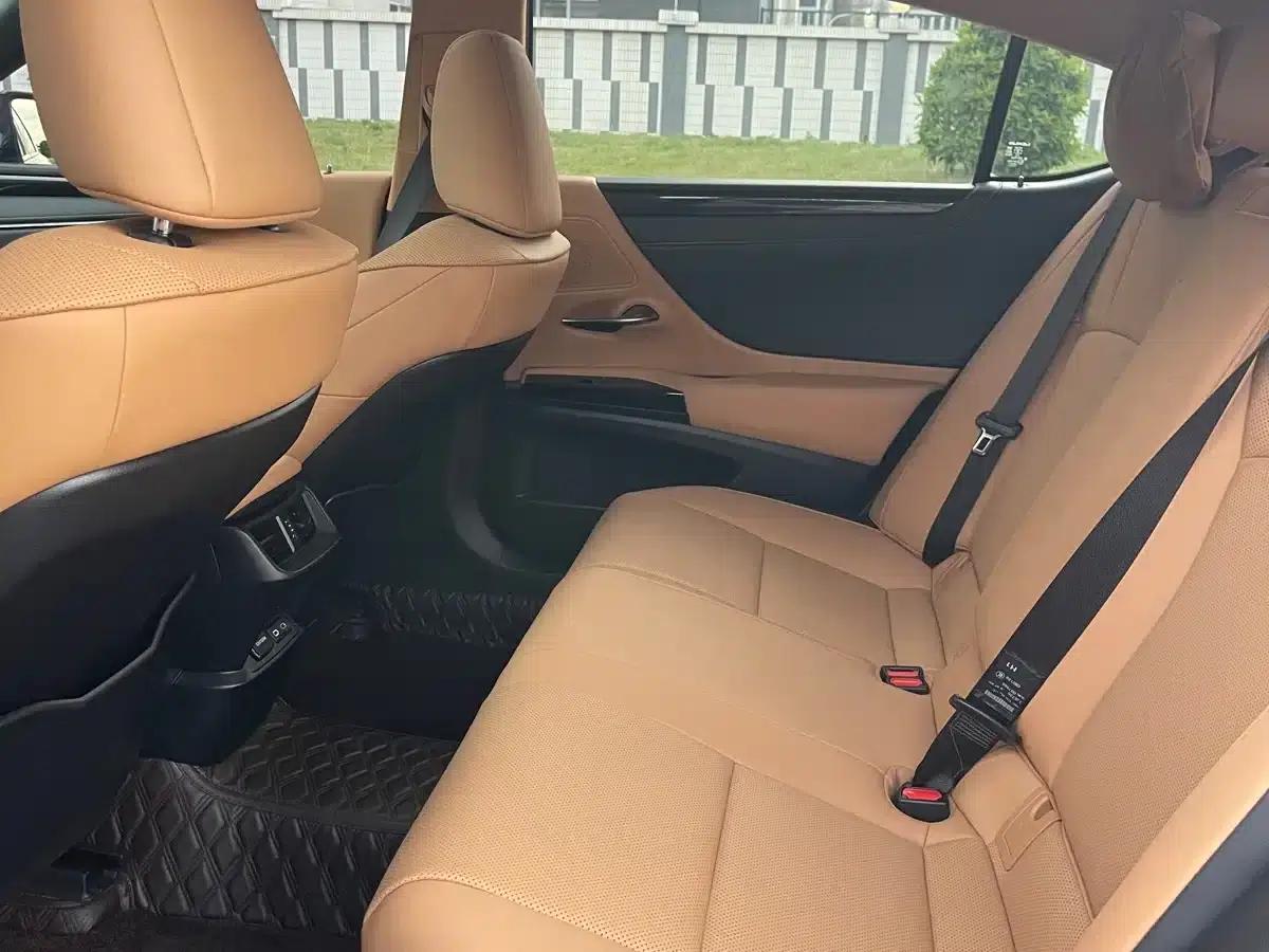 Lexus ES 2021 300h Premium Edition — миниатюра 6