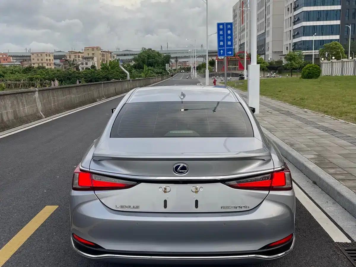 Lexus ES 2021 300h Premium Edition — миниатюра 8