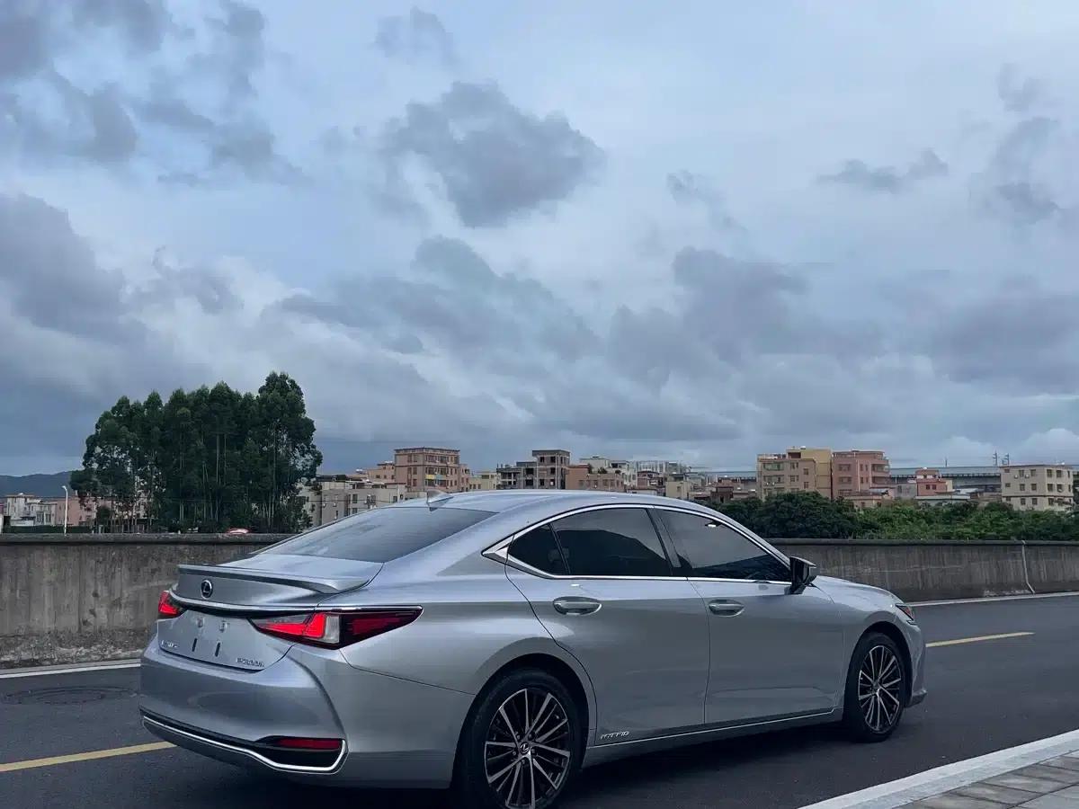 Lexus ES 2021 300h Premium Edition — миниатюра 9