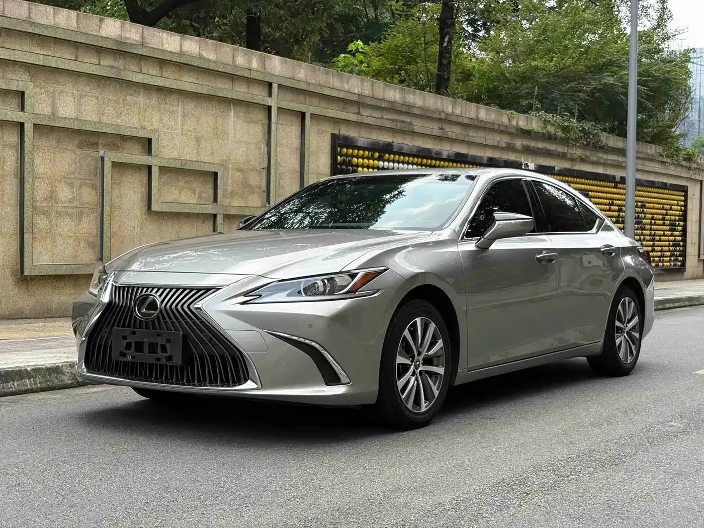Lexus ES 2020 200 Luxury Edition — миниатюра 1
