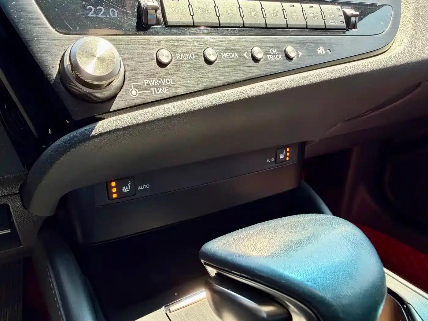 Lexus ES 2022 300h Premium Edition — миниатюра 12