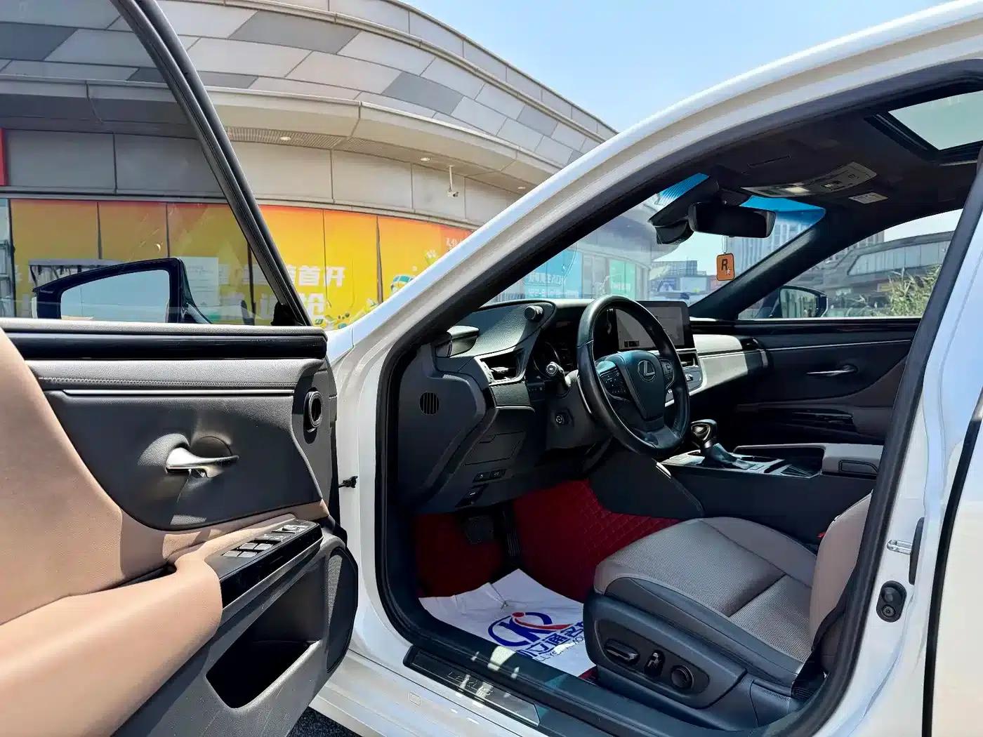Lexus ES 2022 300h Premium Edition — миниатюра 13