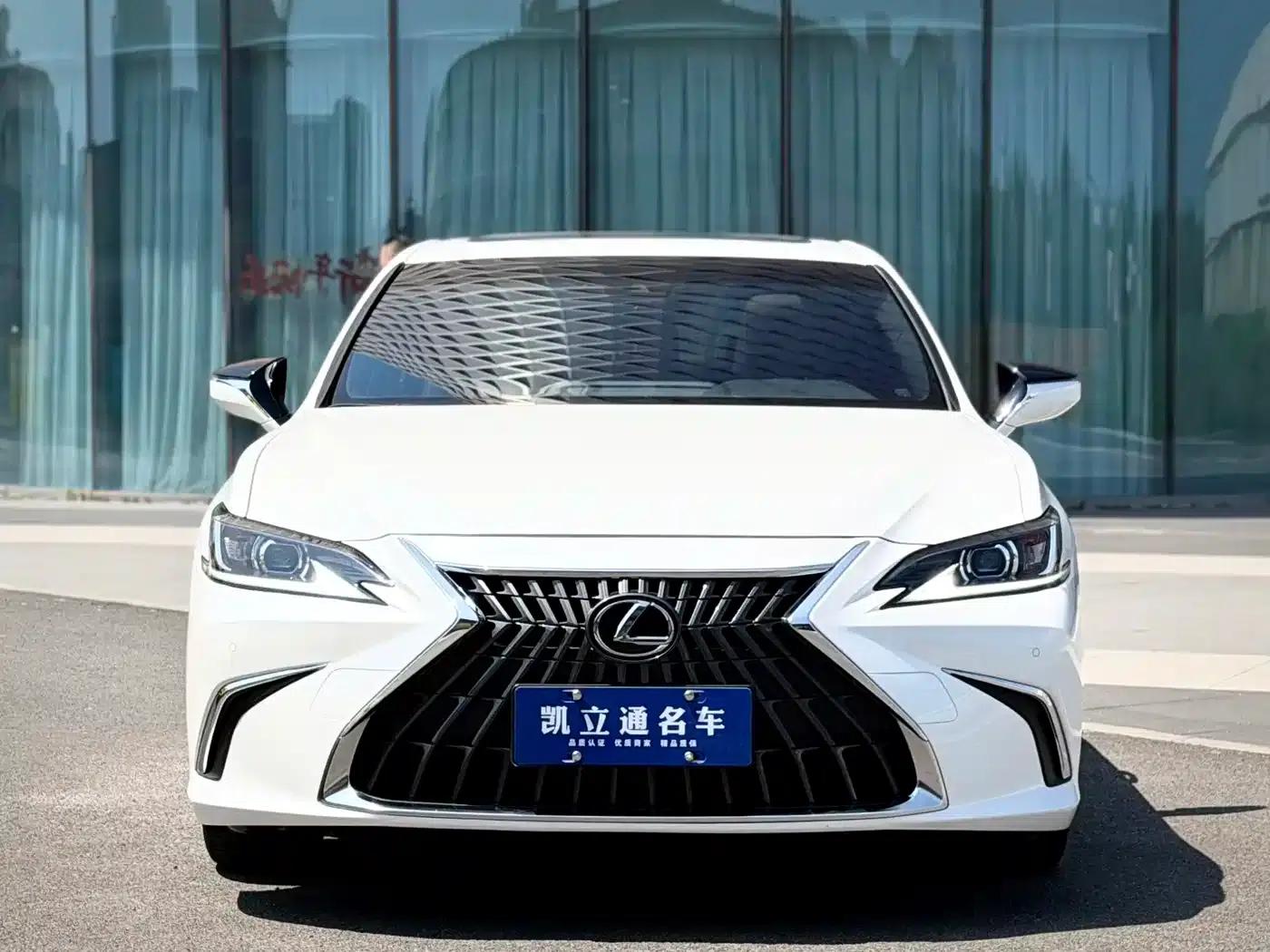 Lexus ES 2022 300h Premium Edition — миниатюра 3