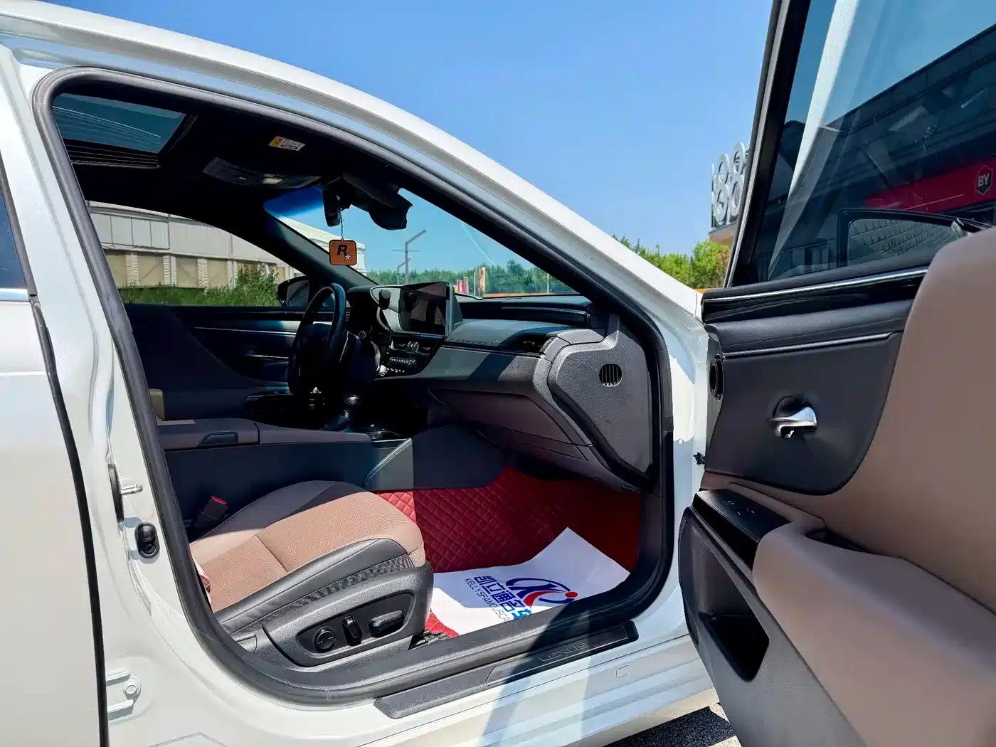 Lexus ES 2022 300h Premium Edition — миниатюра 8