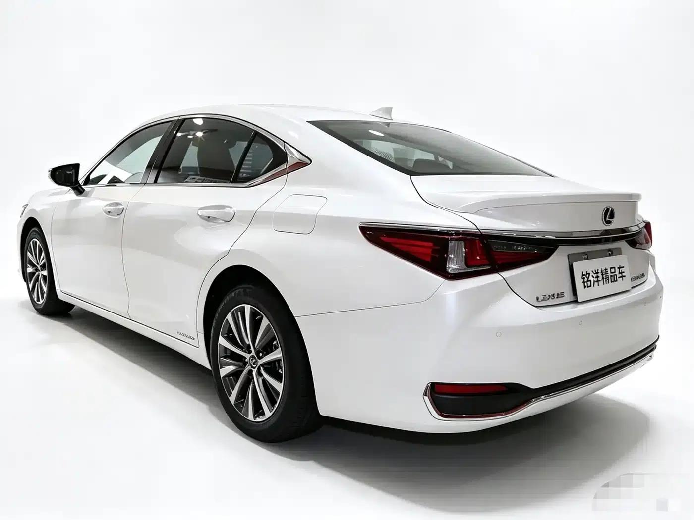 Lexus ES 2018 300h Premium Edition (China V emission standard) — миниатюра 4