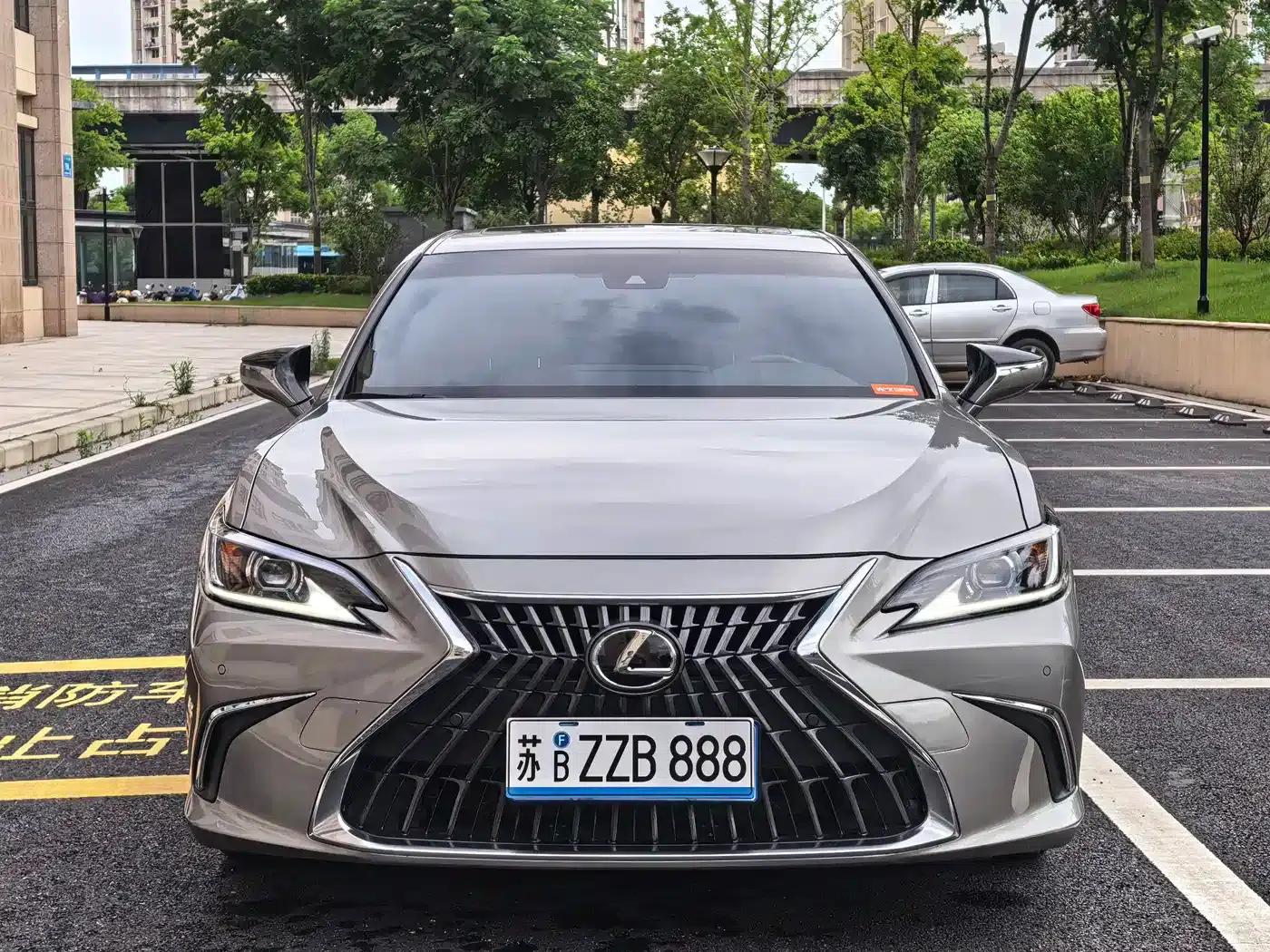 Lexus ES 2023 200 Premium Edition — миниатюра 2