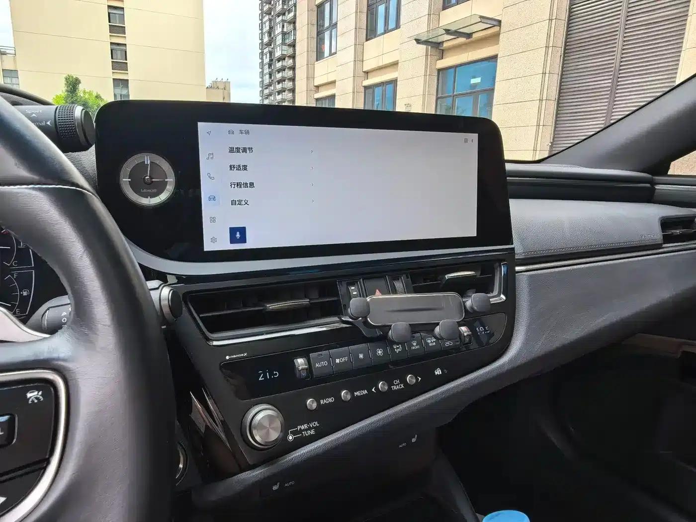Lexus ES 2023 200 Premium Edition — миниатюра 19