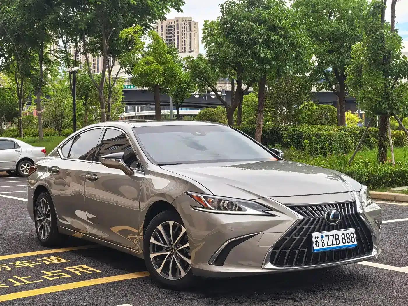 Lexus ES 2023 200 Premium Edition — миниатюра 3