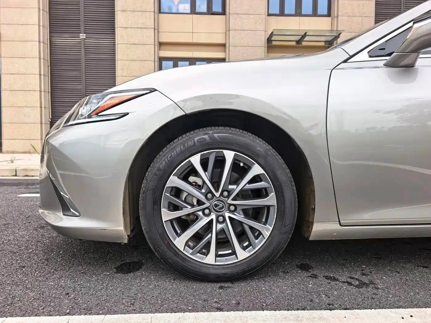 Lexus ES 2023 200 Premium Edition — миниатюра 21