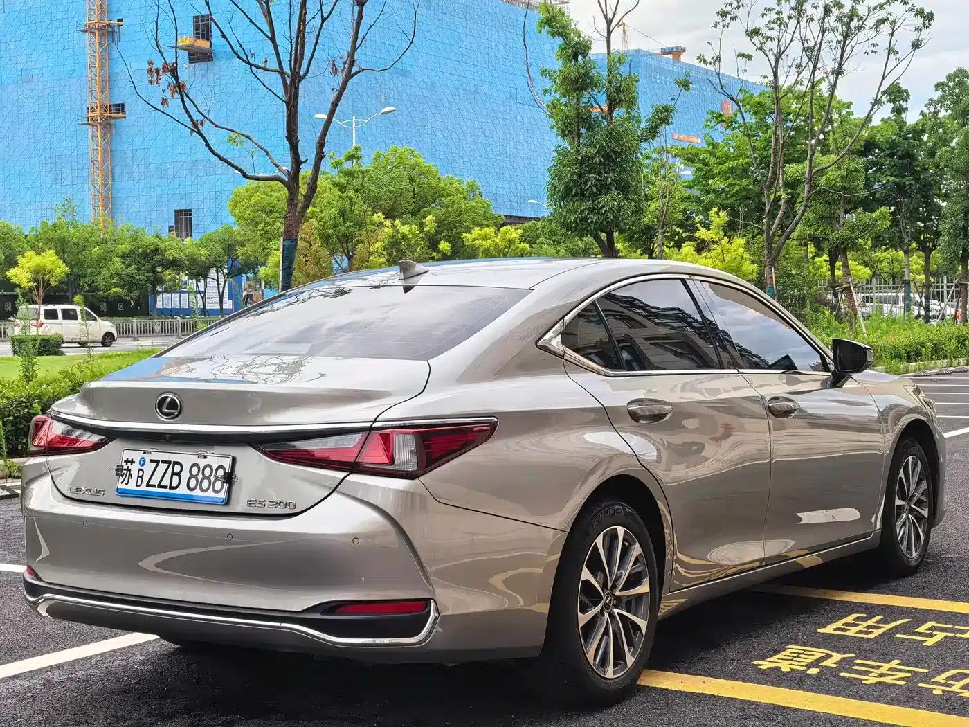 Lexus ES 2023 200 Premium Edition — миниатюра 4