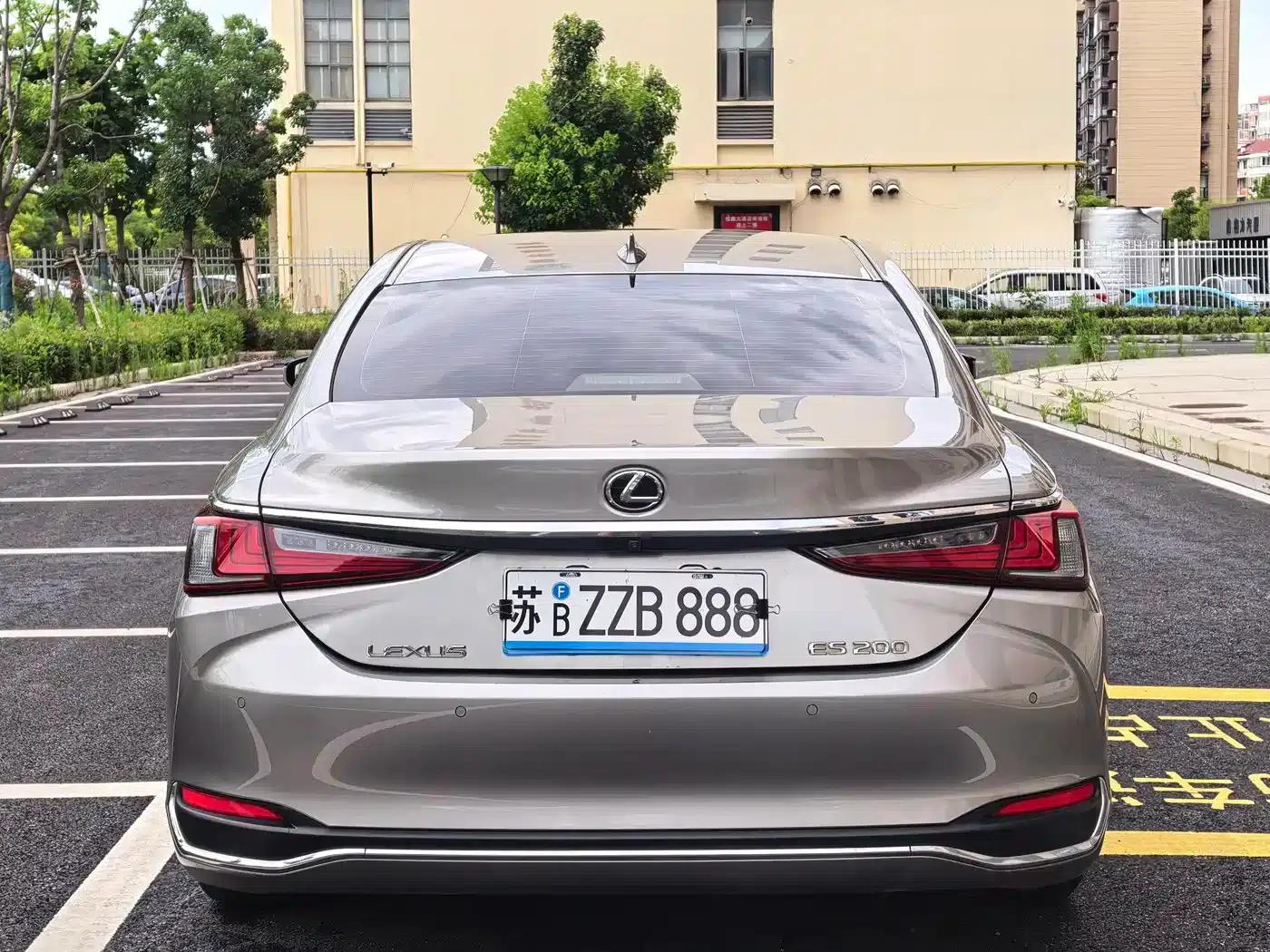 Lexus ES 2023 200 Premium Edition — миниатюра 5