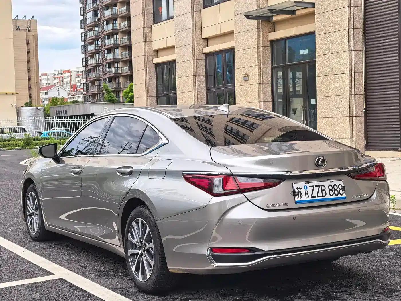 Lexus ES 2023 200 Premium Edition — миниатюра 6