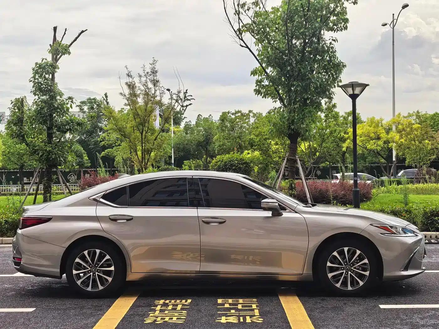 Lexus ES 2023 200 Premium Edition — миниатюра 9