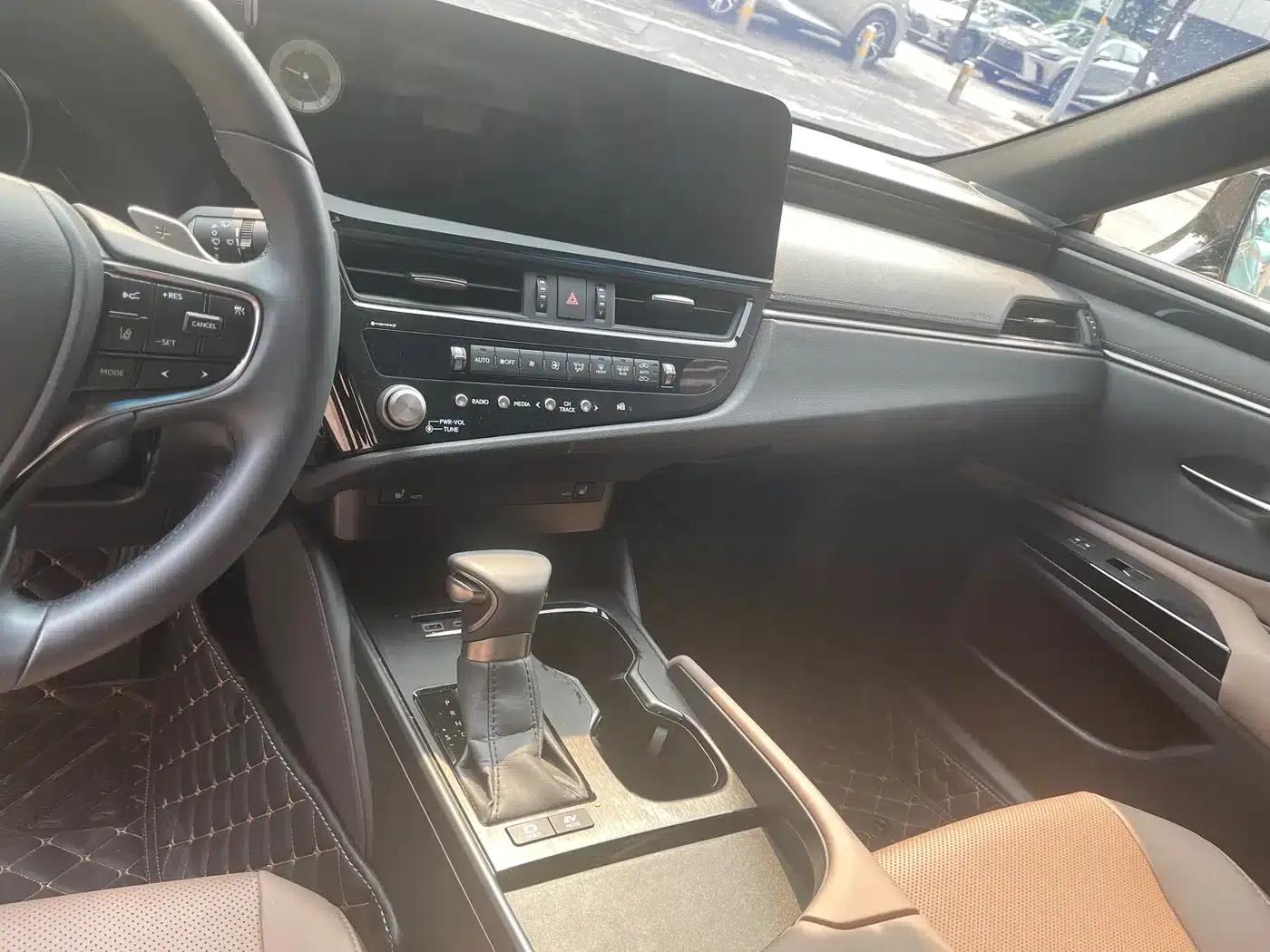 Lexus ES 2022 300h Premium Edition — миниатюра 18