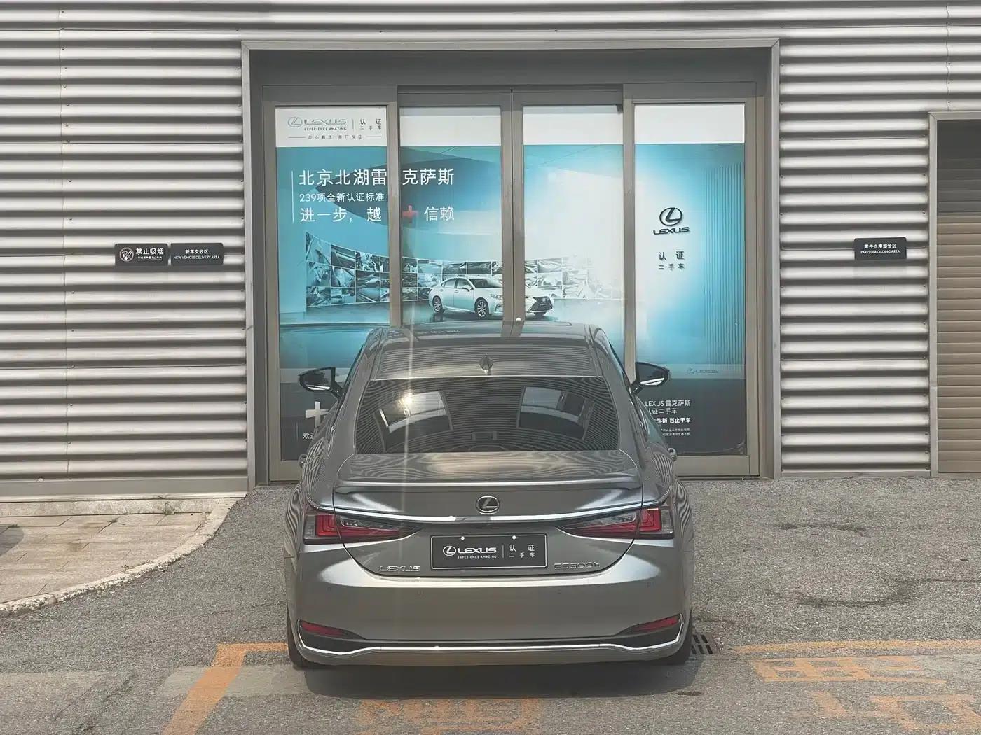 Lexus ES 2022 300h Premium Edition — миниатюра 21