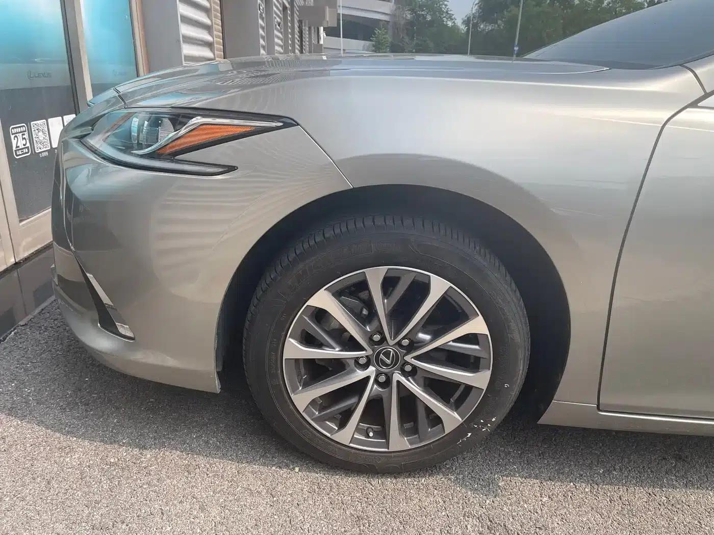 Lexus ES 2022 300h Premium Edition — миниатюра 24