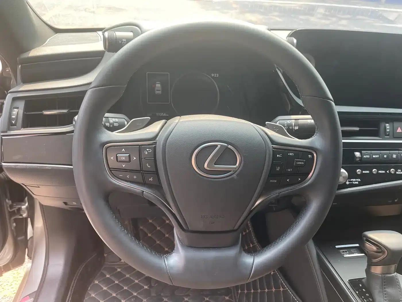 Lexus ES 2022 300h Premium Edition — миниатюра 4