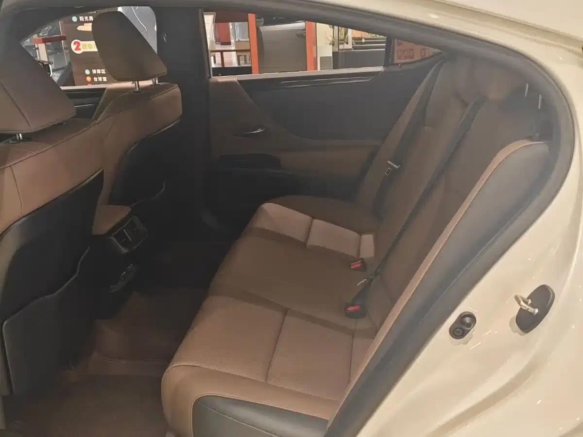 Lexus ES 2023 260 Premium Edition — миниатюра 4