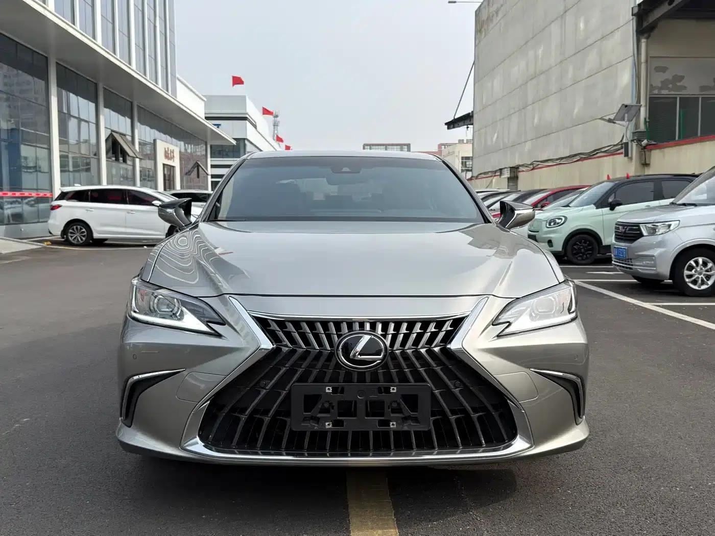 Lexus ES 2023 200 Premium Edition — миниатюра 1