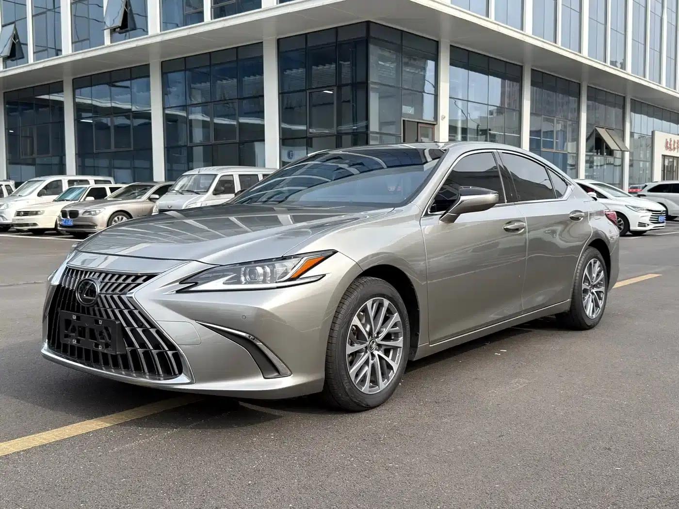 Lexus ES 2023 200 Premium Edition — миниатюра 2