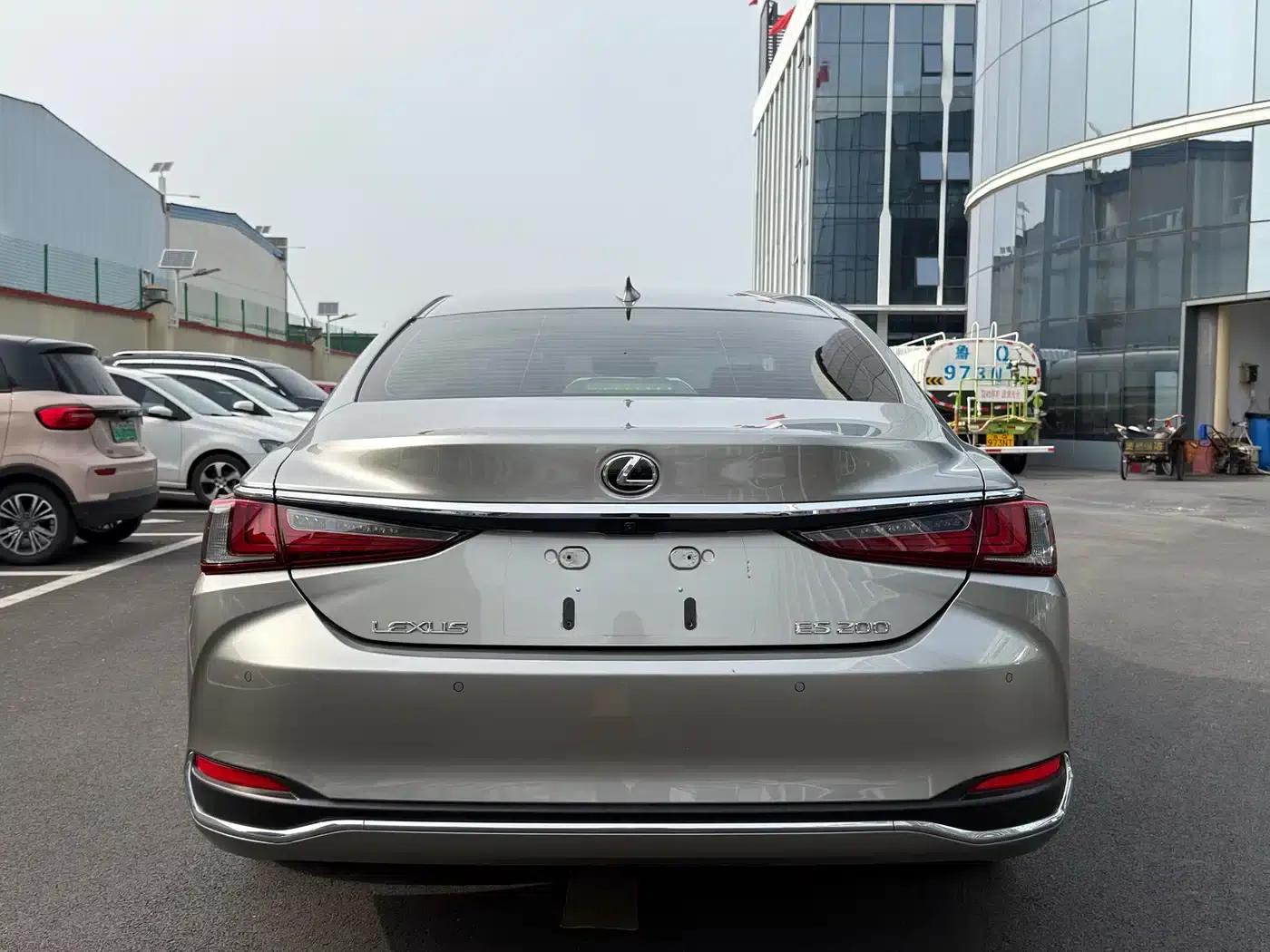 Lexus ES 2023 200 Premium Edition — миниатюра 12