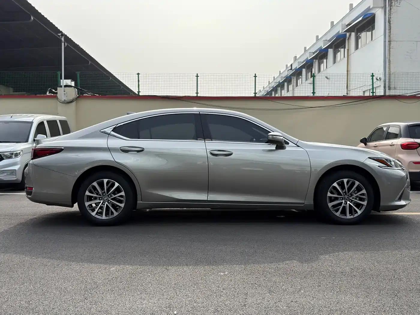 Lexus ES 2023 200 Premium Edition — миниатюра 14