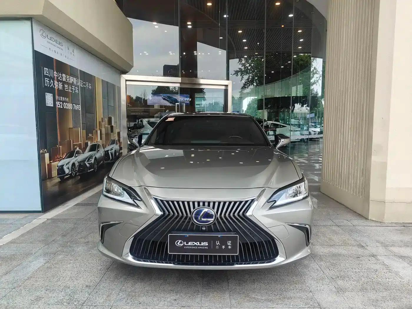 Lexus ES 2020 300h Premium Edition — миниатюра 1