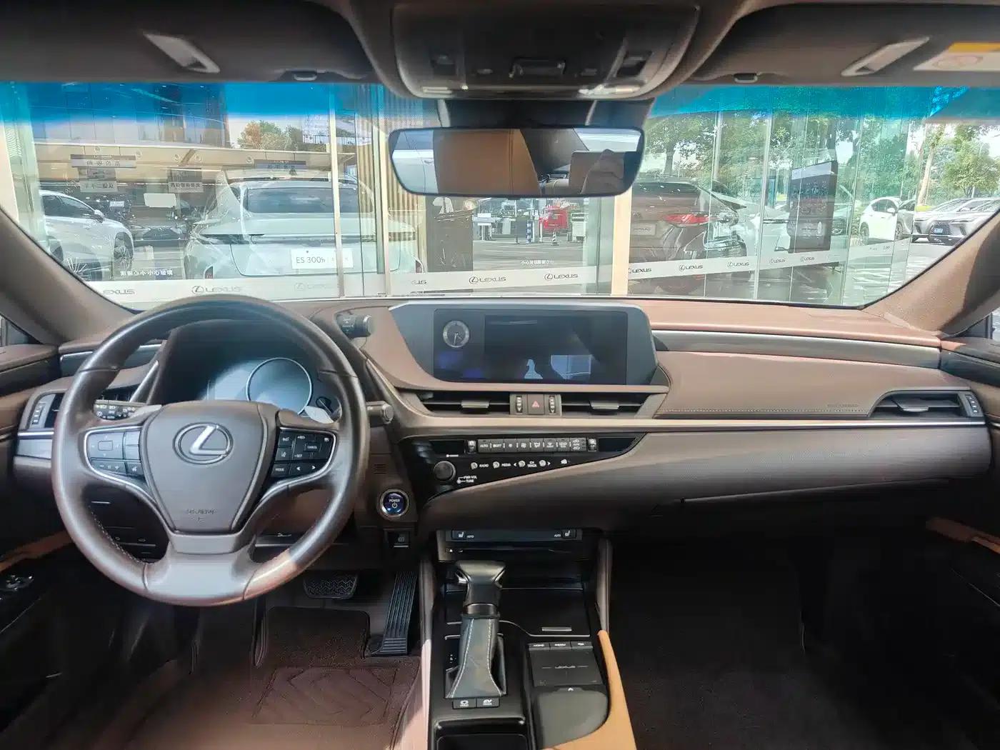 Lexus ES 2020 300h Premium Edition — миниатюра 3