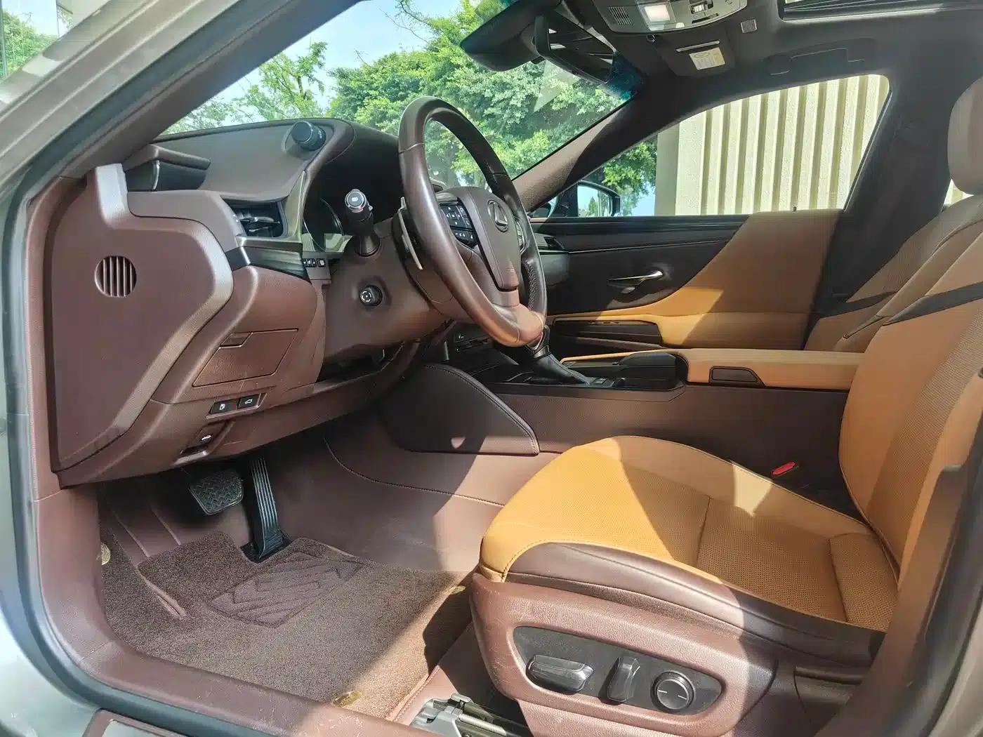 Lexus ES 2020 300h Premium Edition — миниатюра 4