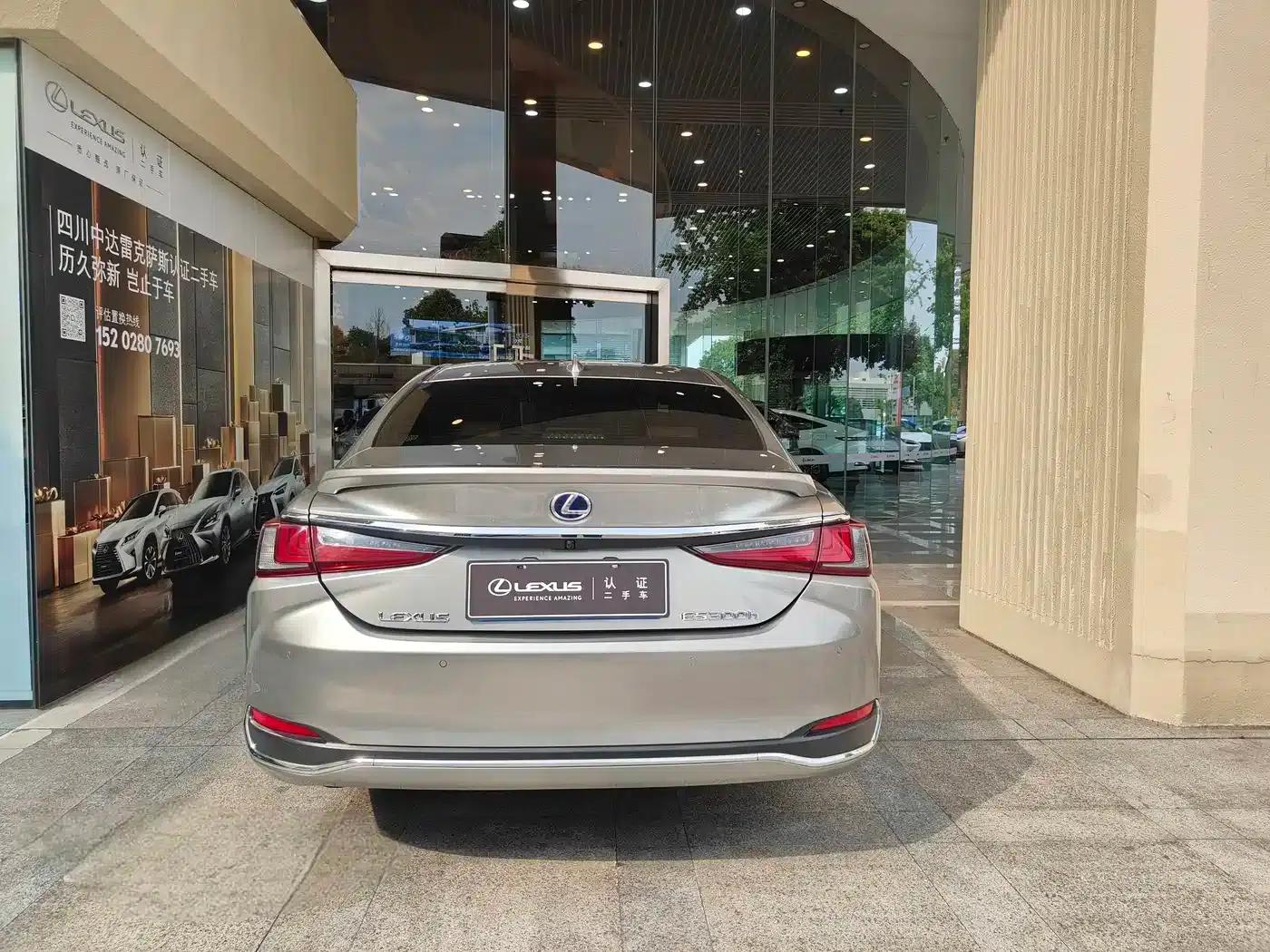 Lexus ES 2020 300h Premium Edition — миниатюра 5