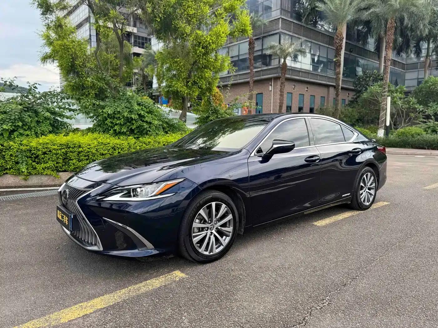Lexus ES 2018 300h Premium Edition (China V emission standard) — миниатюра 1