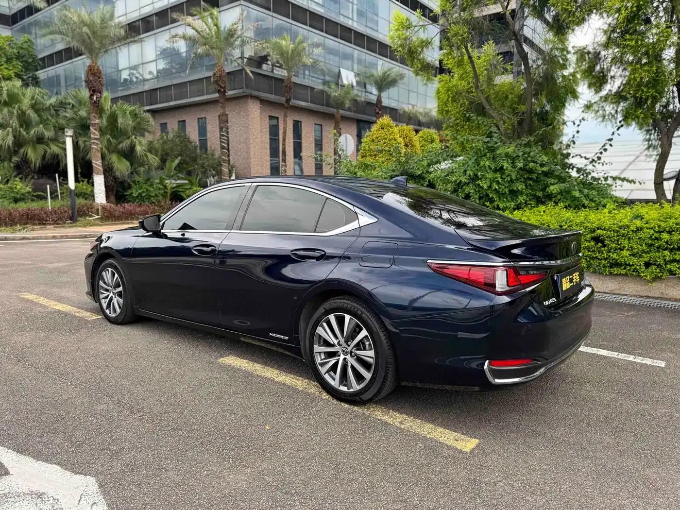 Lexus ES 2018 300h Premium Edition (China V emission standard) — миниатюра 14