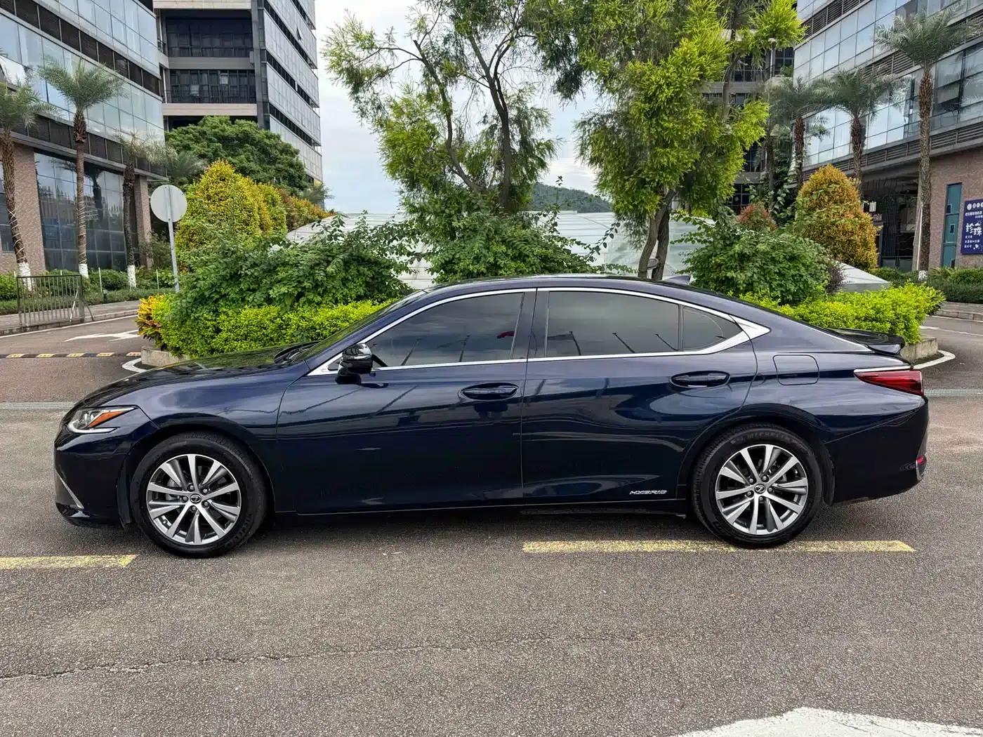 Lexus ES 2018 300h Premium Edition (China V emission standard) — миниатюра 20