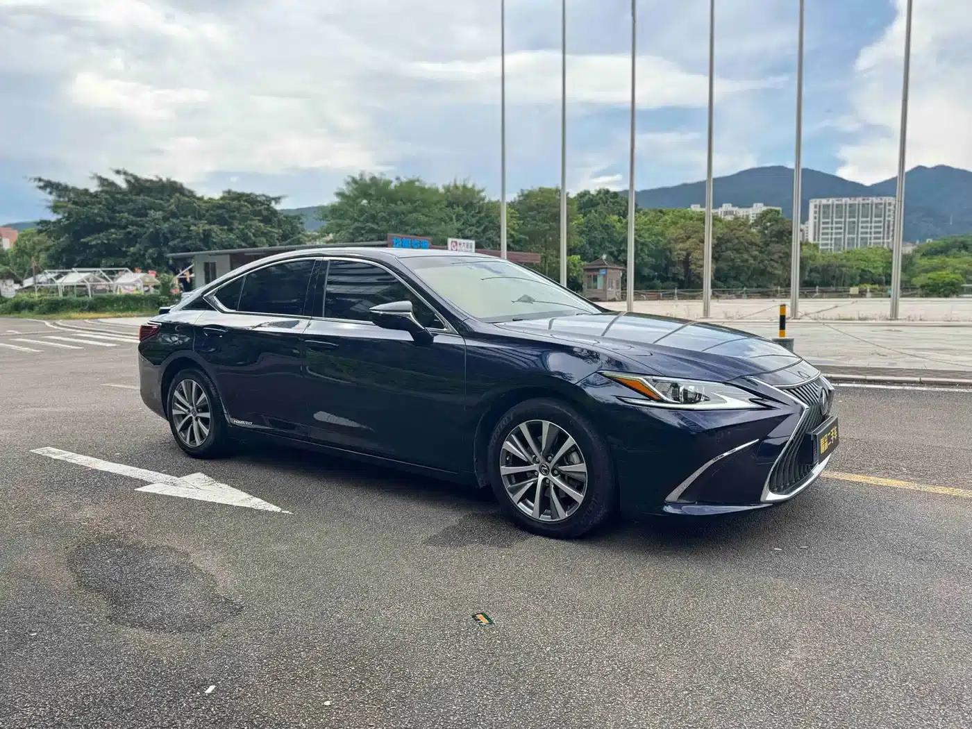 Lexus ES 2018 300h Premium Edition (China V emission standard) — миниатюра 3