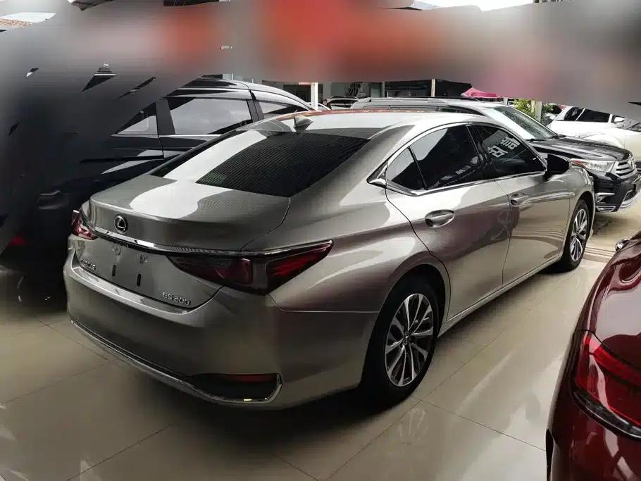 Lexus ES 2023 200 Premium Edition — миниатюра 3
