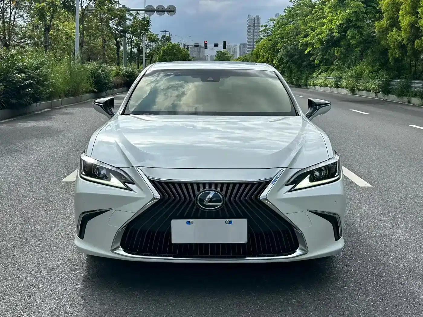 Lexus ES 2021 Model 200 Premium Edition — миниатюра 2