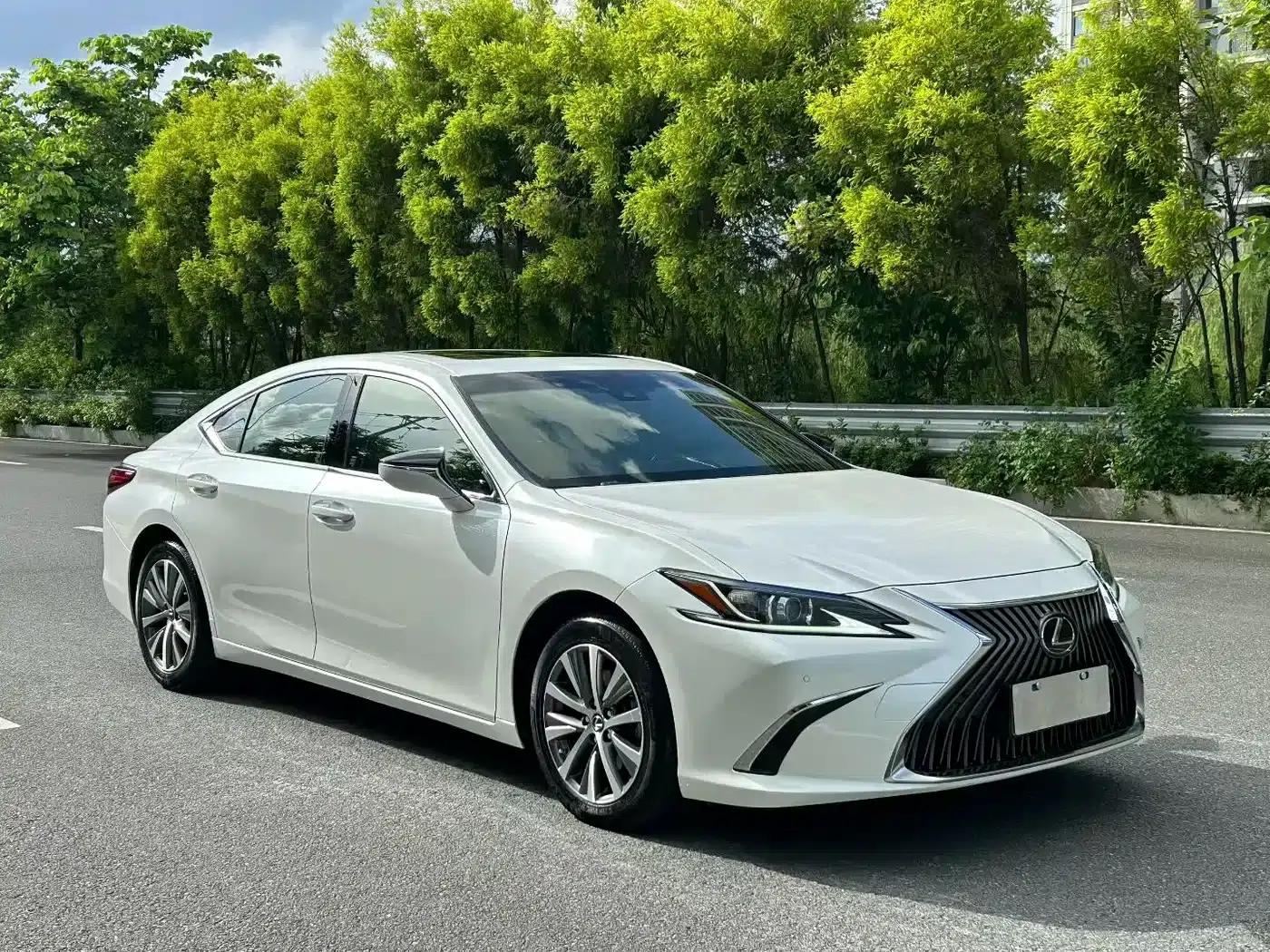 Lexus ES 2021 Model 200 Premium Edition — миниатюра 3