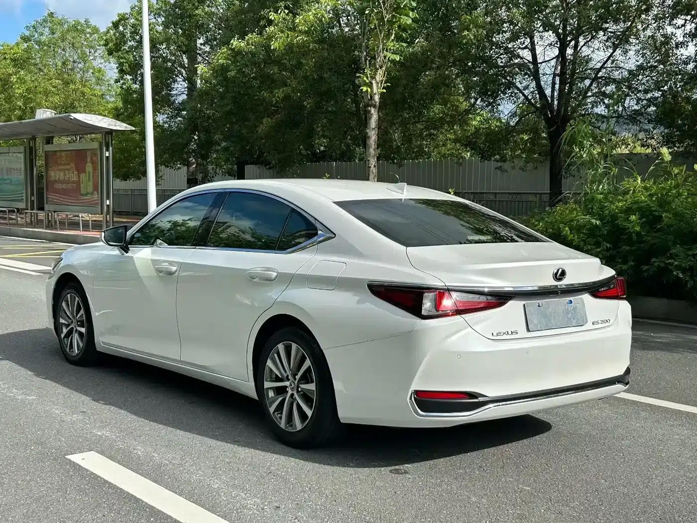 Lexus ES 2021 Model 200 Premium Edition — миниатюра 4
