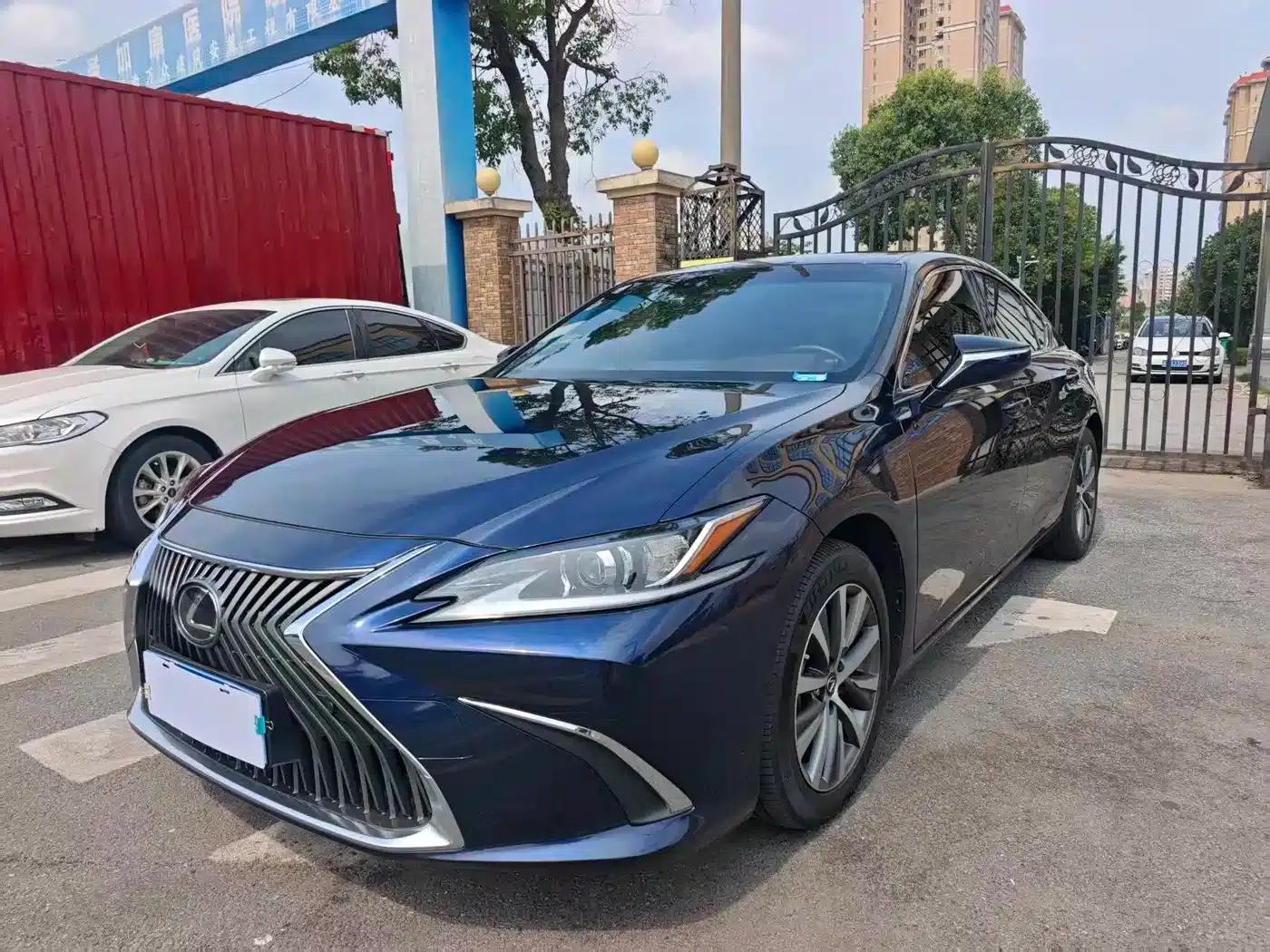 Lexus ES 2021 Model 200 Premium Edition — миниатюра 1