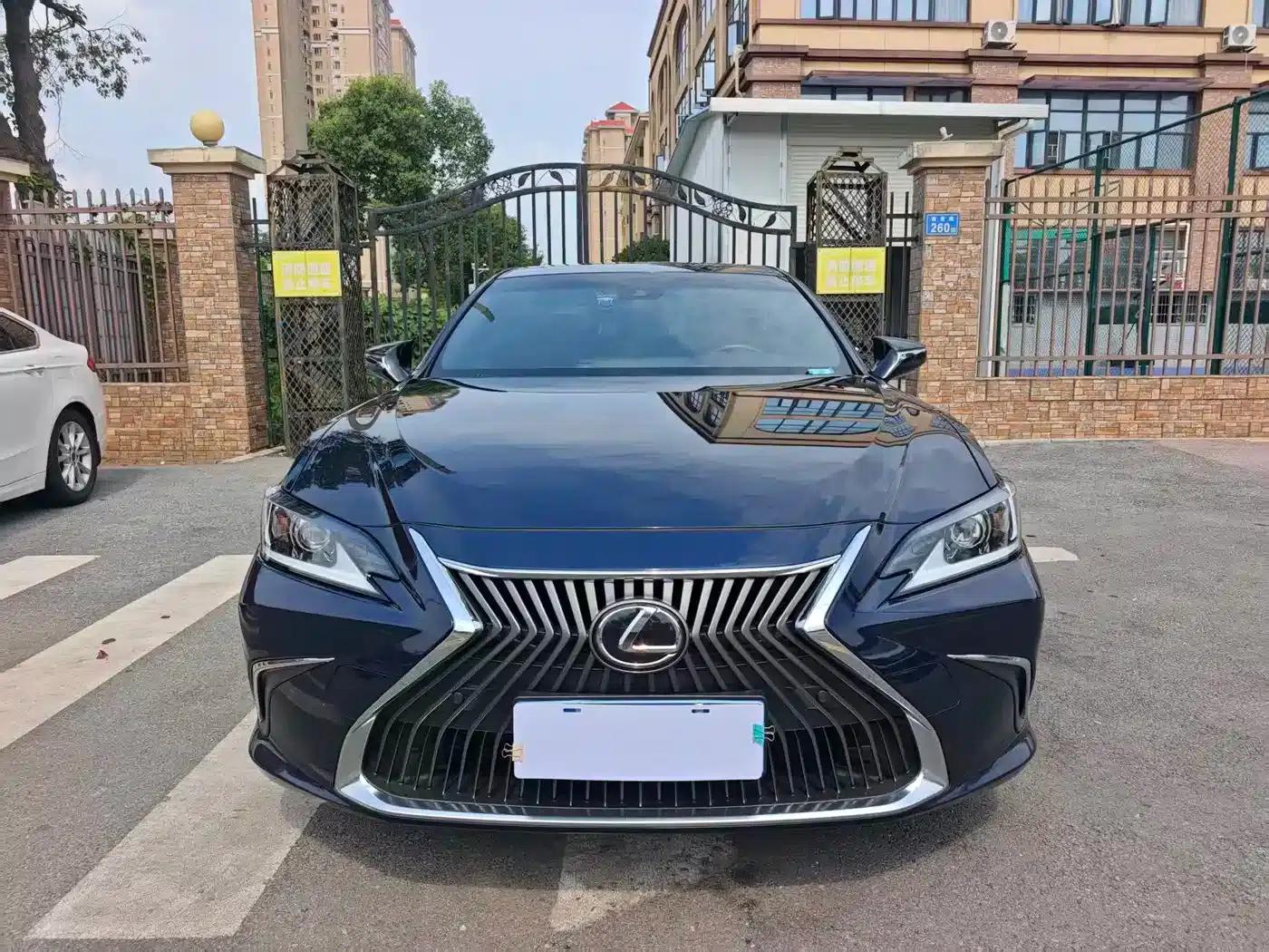 Lexus ES 2021 Model 200 Premium Edition — миниатюра 2