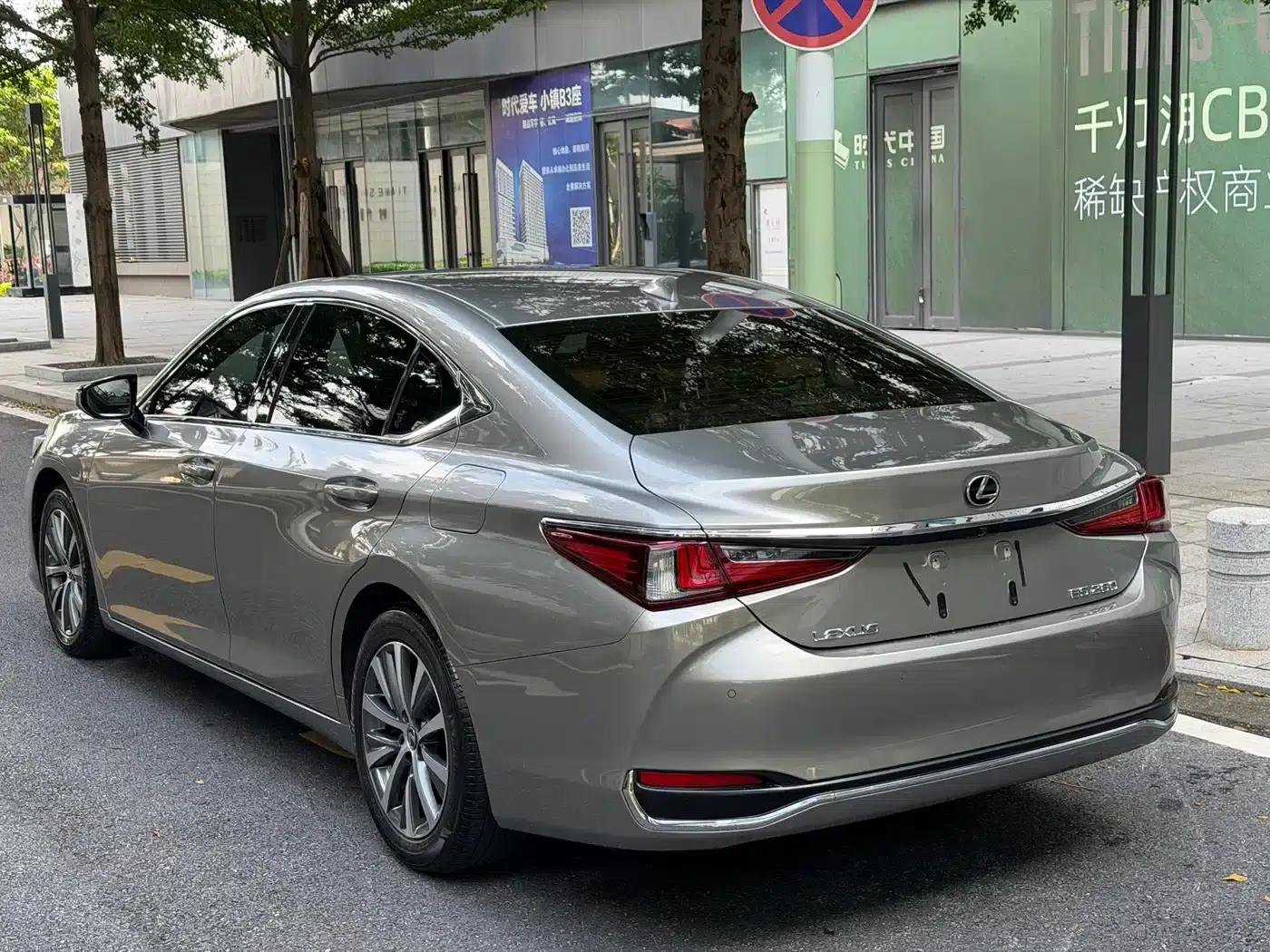 Lexus ES 2020 260 Premium Edition — миниатюра 13